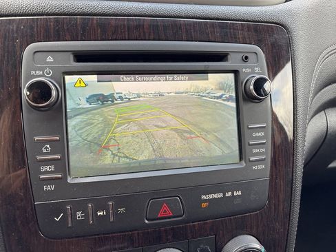 Used 2017 Chevrolet Traverse LT w/ Style and Technology Package image 28