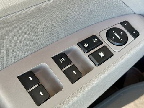 Used 2020 Hyundai Elantra SEL image 13