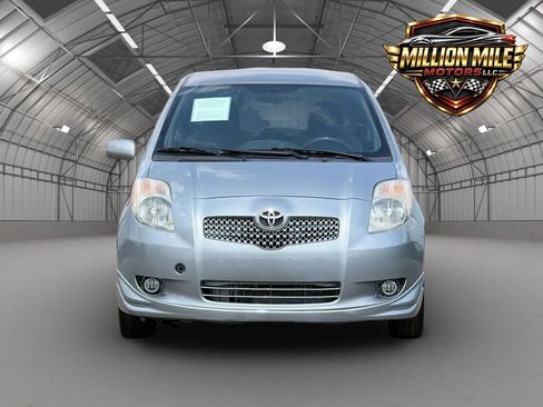 Used 2009 Toyota Yaris 2-Door Hatchback FWD image 5
