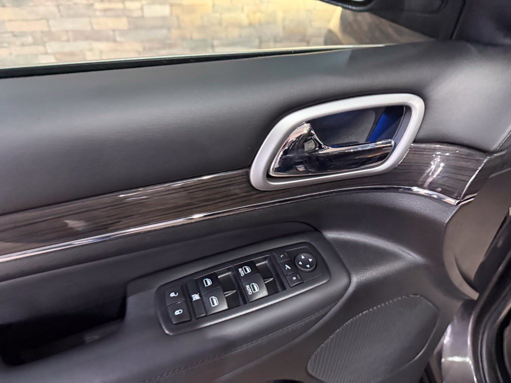 Used 2018 Jeep Grand Cherokee Overland AWD/4WD image 12