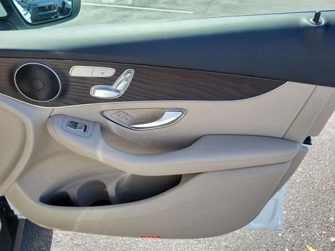 Used 2020 Mercedes-Benz GLC 300 image 8