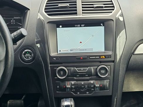 Used 2017 Ford Explorer XLT w/ Equipment Group 202A FWD image 36