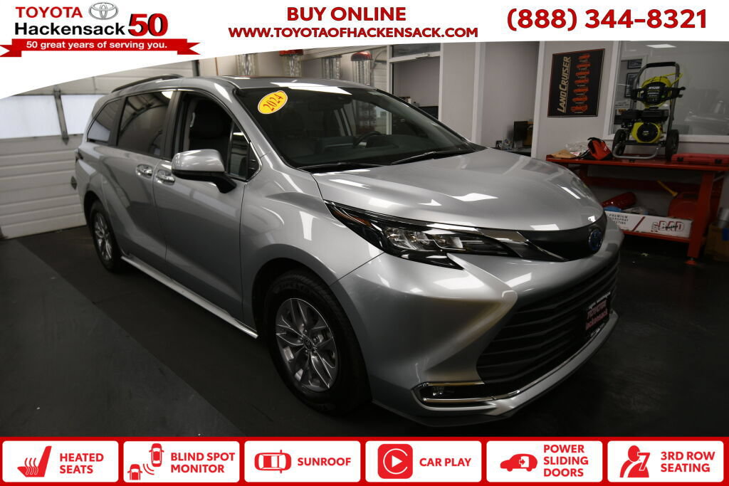 Certified 2024 Toyota Sienna XLE FWD image 1