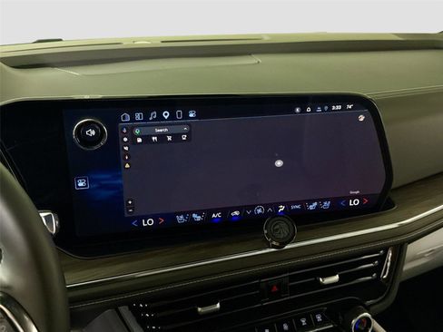 Used 2025 Chevrolet Suburban Premier image 19