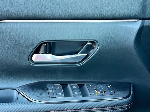 New 2025 Nissan Kicks SR w/ SR Premium Package image 15