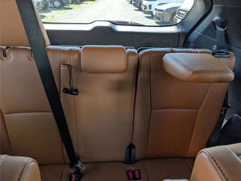 Used 2020 Toyota Highlander Platinum AWD/4WD image 13