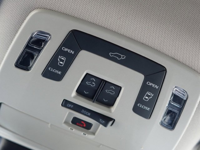 Certified 2026 Toyota Sienna XLE FWD image 41