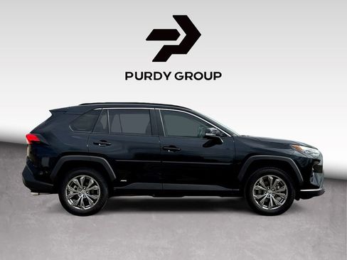 Used 2022 Toyota RAV4 XLE Premium image 9