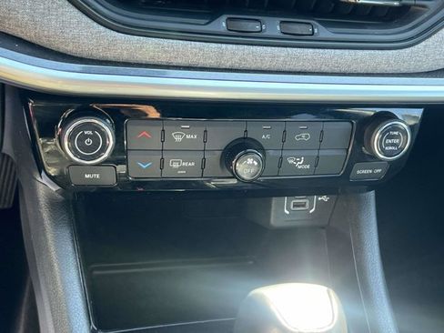 Used 2024 Jeep Compass Latitude image 29