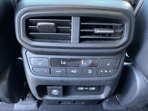 Used 2023 Honda Pilot Elite image 23