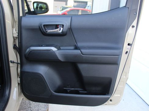 Used 2019 Toyota Tacoma TRD Off-Road RWD image 26