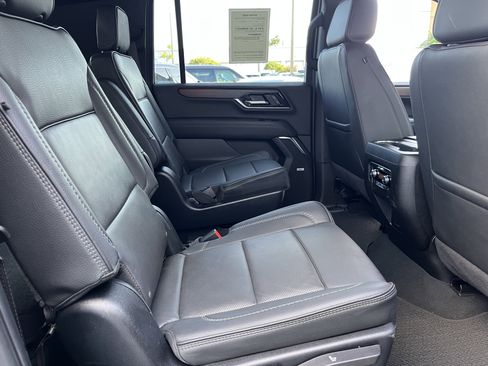 Used 2025 GMC Yukon XL Denali RWD image 22