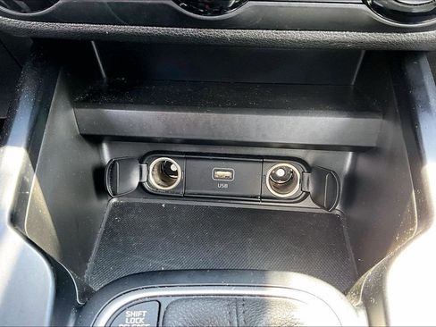 Used 2025 Kia Soul LX w/ LX Technology Package FWD image 13