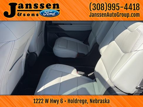 New 2025 Ford Explorer Active w/ Active Comfort Package image 11