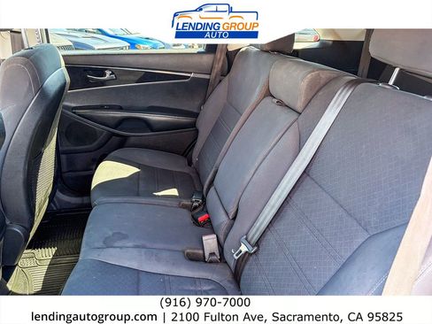 Used 2016 Kia Sorento FWD w/ LX Convenience Package image 17