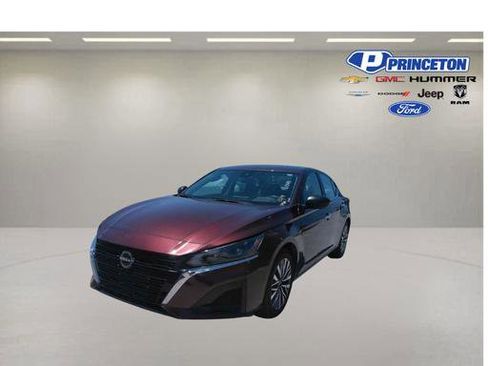 Used 2024 Nissan Altima 2.5 SV FWD image 1