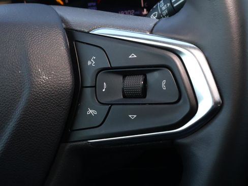 Used 2025 Chevrolet Trax LT w/ LT Convenience Package image 21