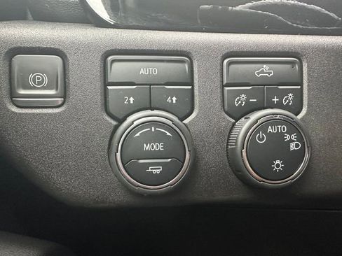 Used 2022 Chevrolet Silverado 1500 LT image 10