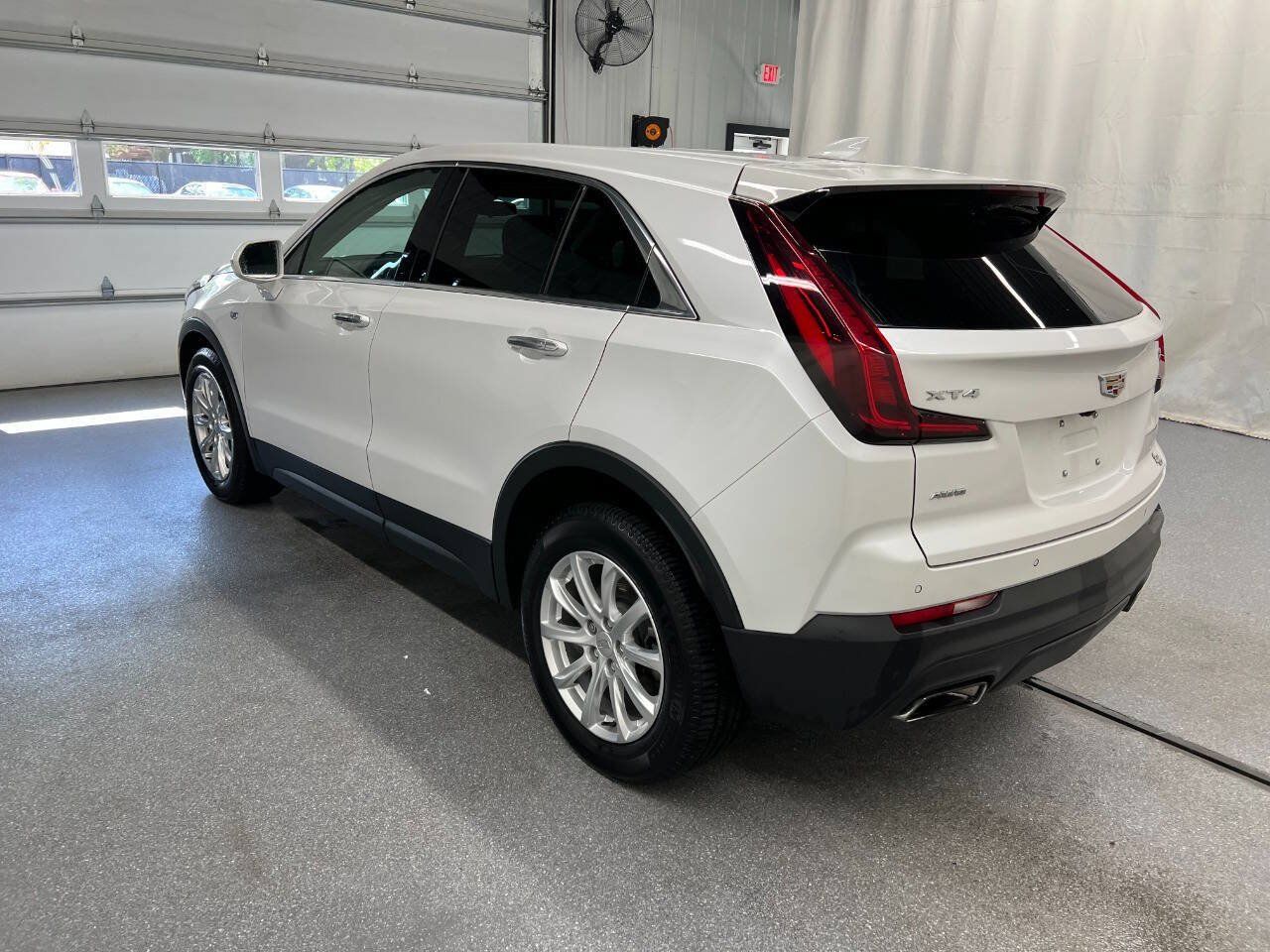 Used 2019 Cadillac XT4 Luxury w/ Cold Weather Package AWD/4WD image 6