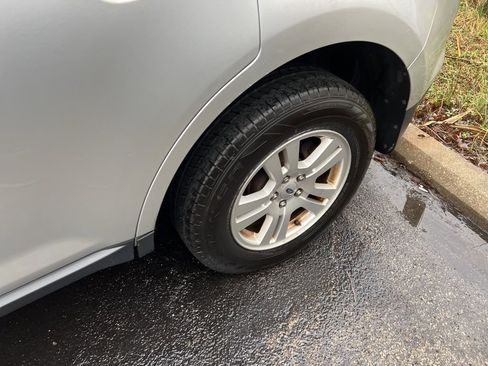 Used 2010 Ford Edge SE image 19