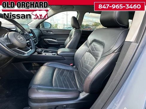 Used 2022 Nissan Pathfinder Platinum w/ Cargo Package AWD/4WD image 10