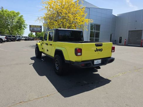 Used 2023 Jeep Gladiator Sport AWD/4WD image 3