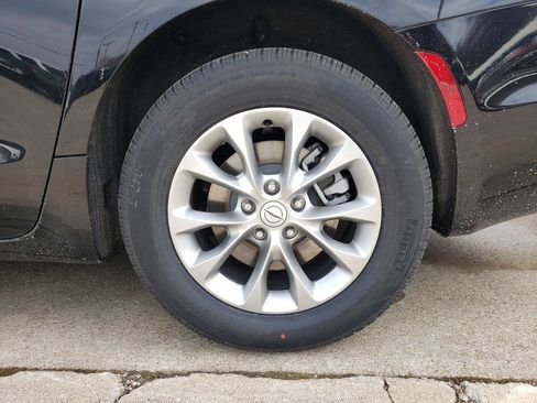 New 2026 Chrysler Pacifica Select AWD/4WD image 24