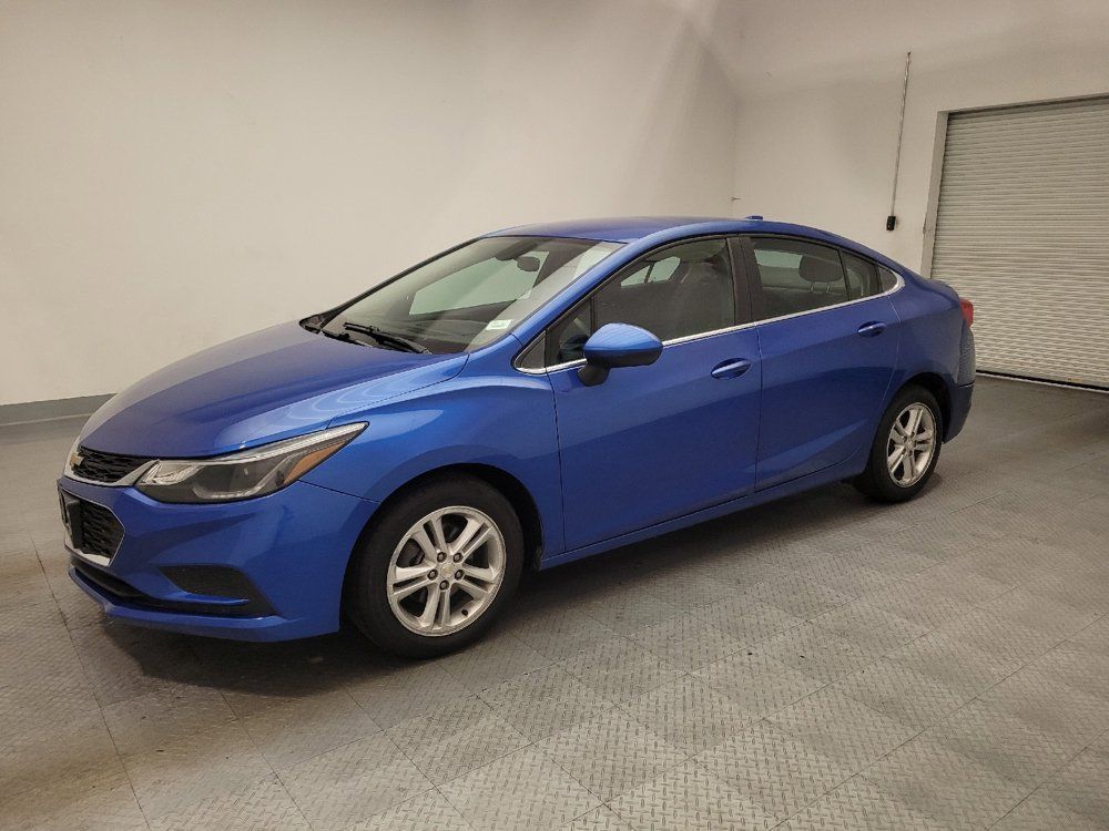 Used 2017 Chevrolet Cruze LT FWD image 2