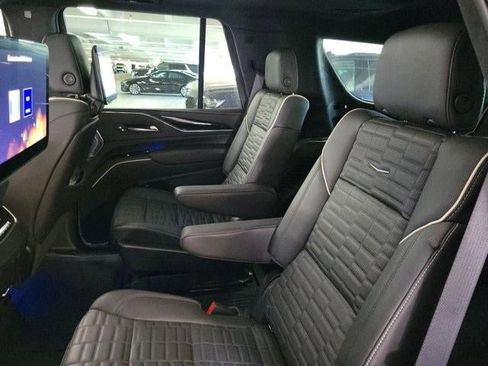 Certified 2024 Cadillac Escalade V w/ Heavy-Duty Trailer Package image 13