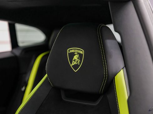 Used 2022 Lamborghini Urus AWD/4WD image 45