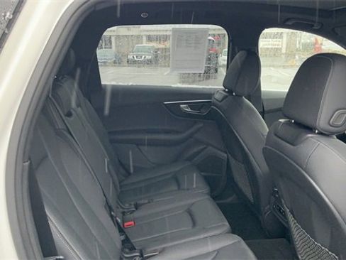 Used 2025 Audi Q7 3.0T Premium Plus image 16