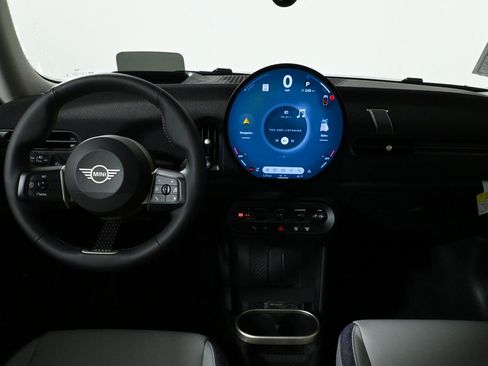 Used 2025 MINI Cooper 2-Door Hardtop image 17