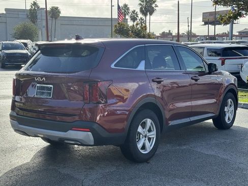 Certified 2025 Kia Sorento LX image 5