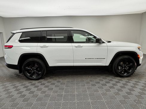 Used 2023 Jeep Grand Cherokee L Altitude AWD/4WD image 8