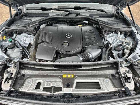 Used 2025 Mercedes-Benz GLC 350e 4MATIC image 13