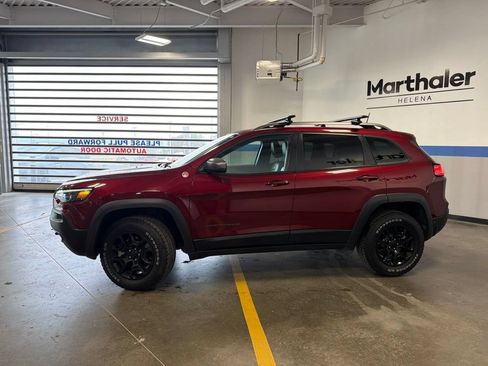 Used 2021 Jeep Cherokee Trailhawk w/ Technology Group AWD/4WD image 8
