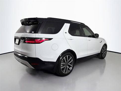 Certified 2024 Land Rover Discovery Dynamic SE AWD/4WD image 5