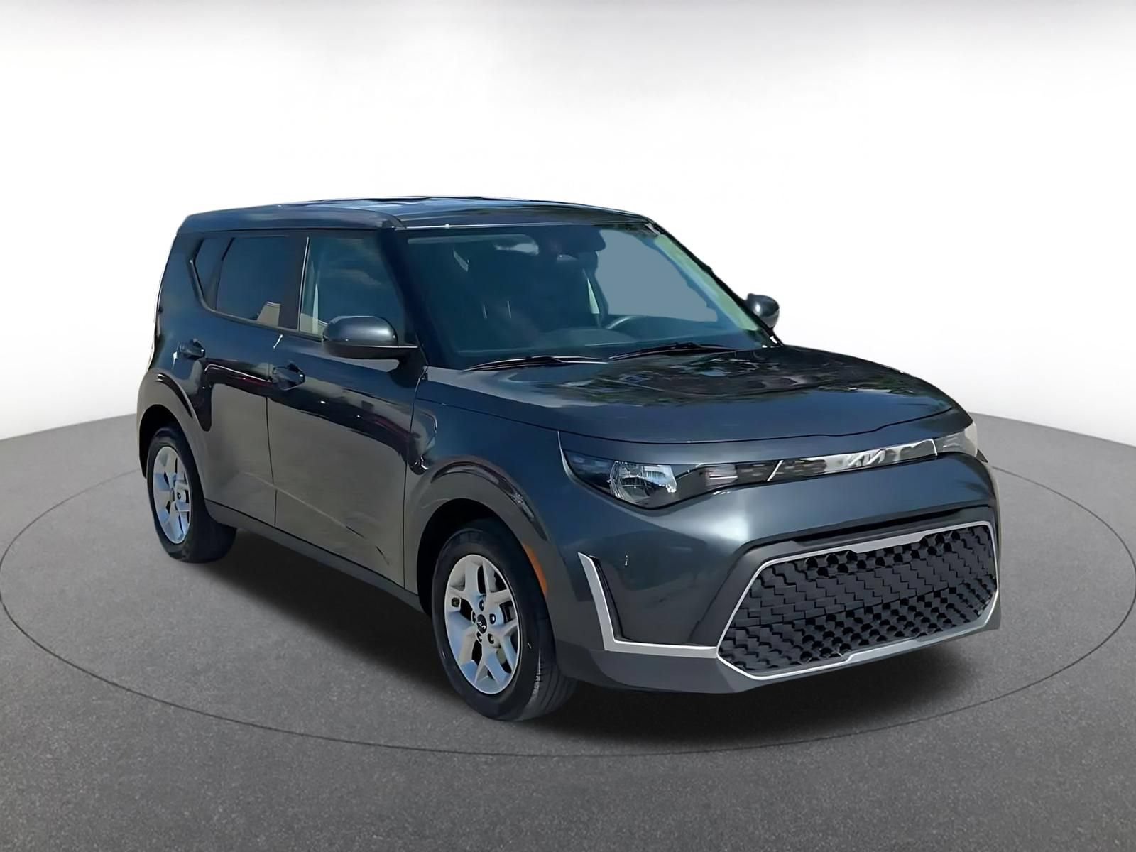 Used 2025 Kia Soul LX w/ LX Technology Package FWD image 3