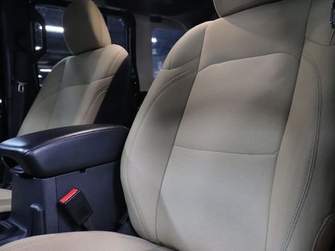 Used 2023 Jeep Wrangler Unlimited w/ Sun & Screen Package image 11