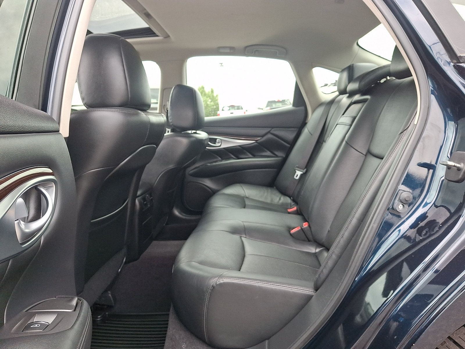 Used 2015 INFINITI Q70 3.7 AWD/4WD image 15