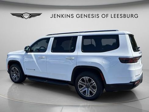 Used 2024 Jeep Wagoneer Series II w/ Flexible Seating Group RWD image 10
