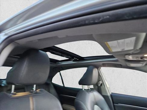 Used 2019 Toyota Camry XLE image 25