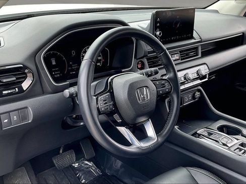 Used 2025 Honda Pilot EX-L image 16