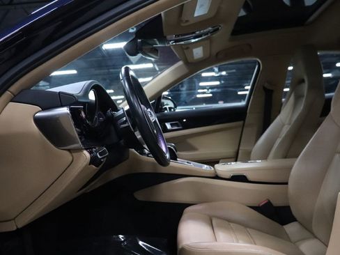 Used 2020 Porsche Panamera image 10