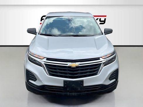 Used 2022 Chevrolet Equinox LS FWD image 2
