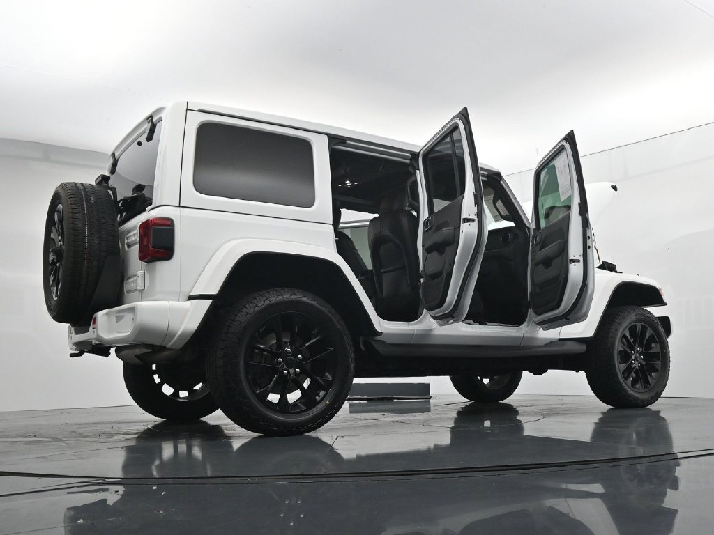 Used 2022 Jeep Wrangler Unlimited Sahara AWD/4WD image 43