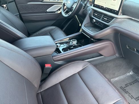 Used 2025 Ford Explorer Platinum w/ LUX Leather Package AWD/4WD image 13