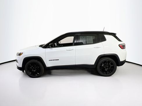 Used 2022 Jeep Compass Latitude w/ Sun and Sound Group AWD/4WD image 8