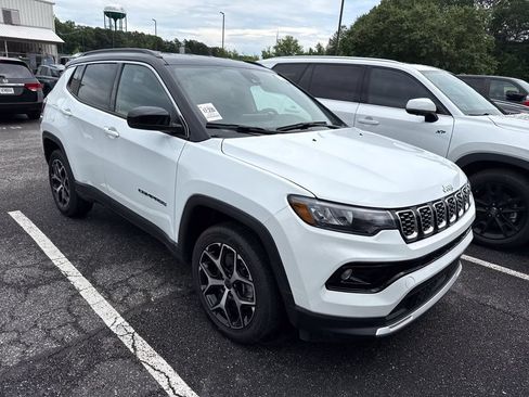 Used 2025 Jeep Compass Limited AWD/4WD image 2