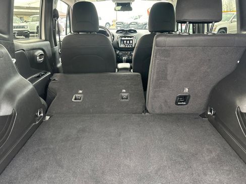 Used 2023 Jeep Renegade Latitude image 15